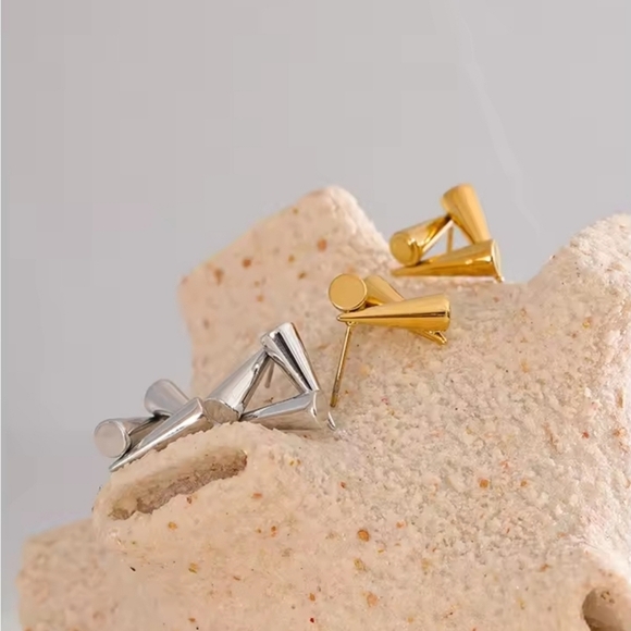 Minimalist Stainless Steel Triangle Stud Earrings - Picture 5 of 6